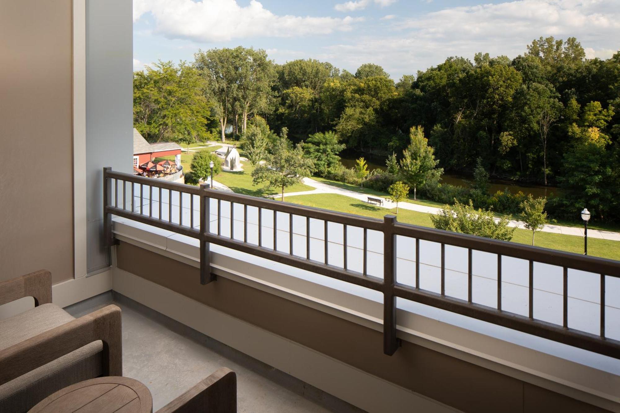 Ada Hotel Exterior photo